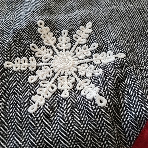 Christmas Tree Skirt With Snowflakes Gray Red 55" - Picture 2 of 7